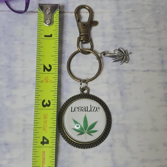 Handmade Leaf Keychain - Picture 2 of 4